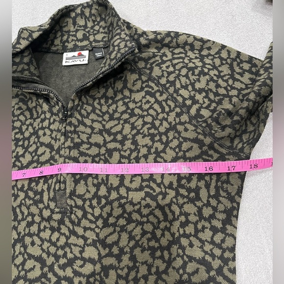 [S]Kavu Olive and Black Jaguar Patterned Pullover 1/4 Zip LS Sweatshirt - Picture 5 of 7